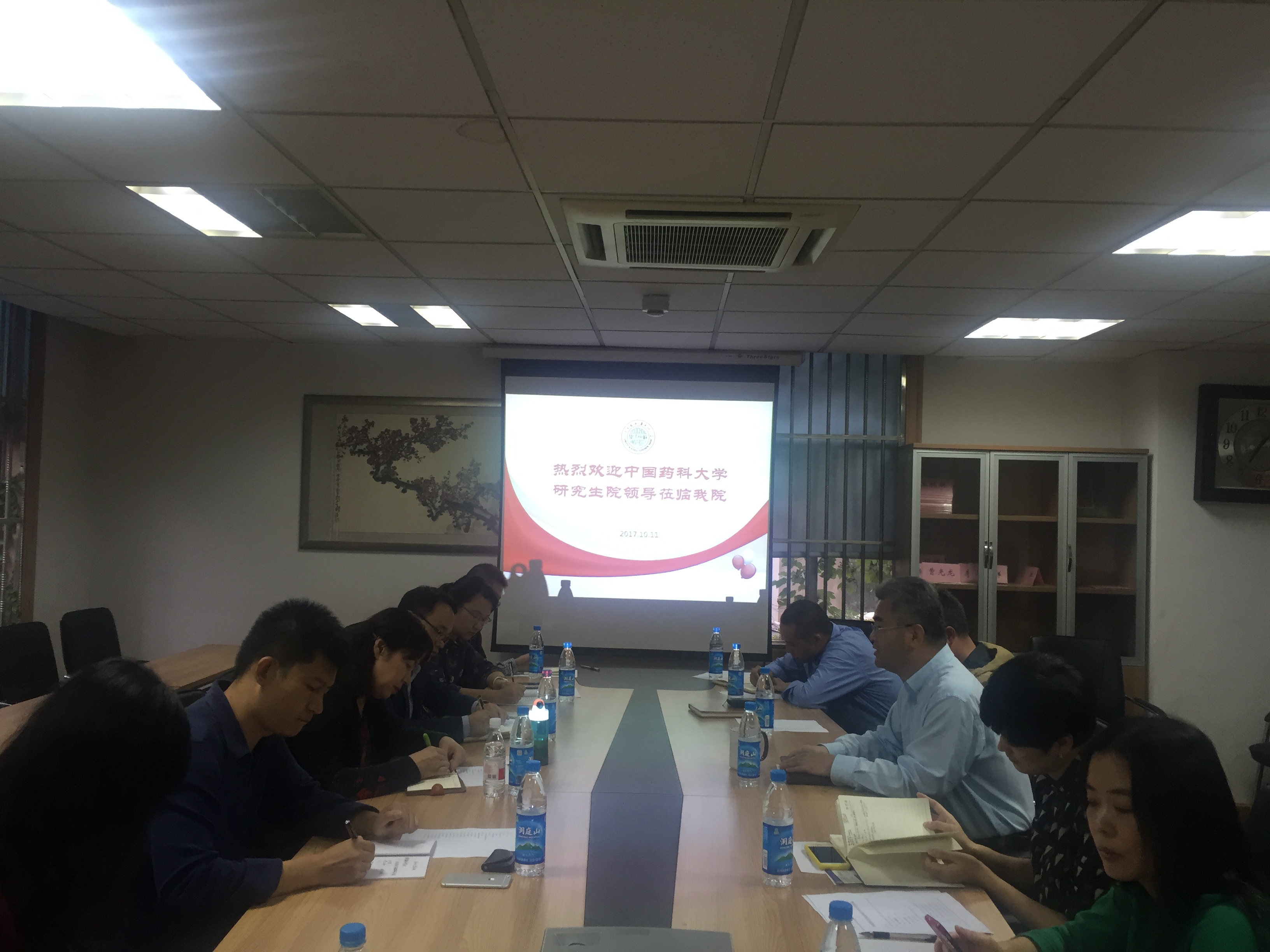 杏彩体育官网-苏州大学副校长前往训练基地，为苏州队守门员纪振勇拨穗的简单介绍