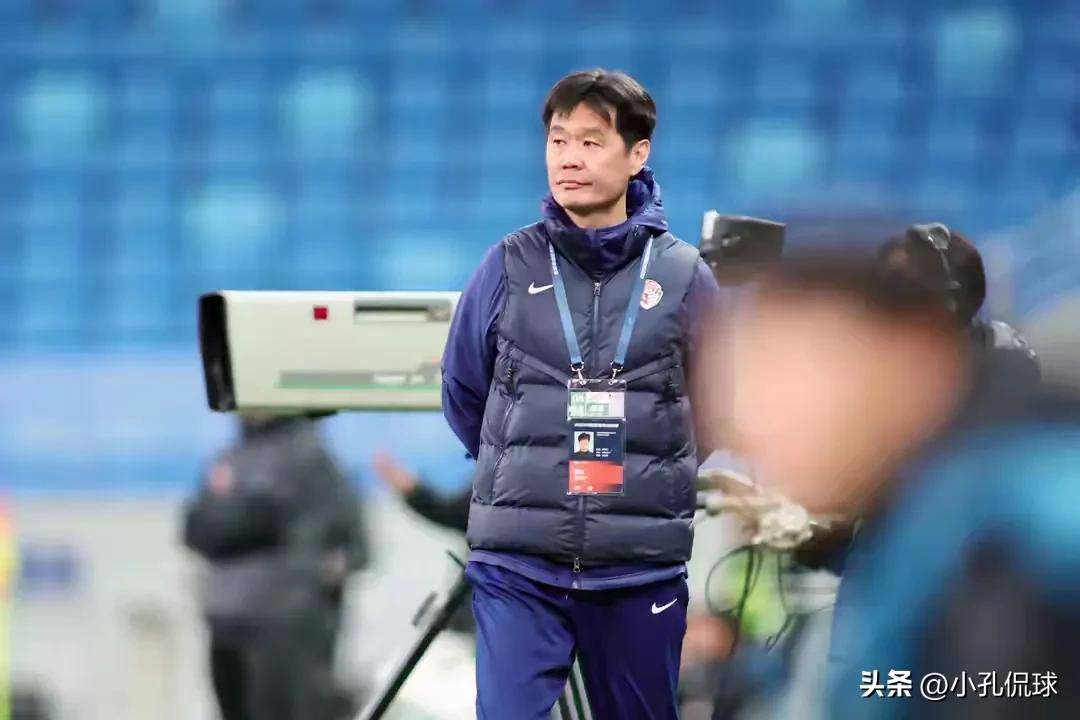 关于三镇vs海牛的比赛里，裁判组漏判萨里奇红牌的信息