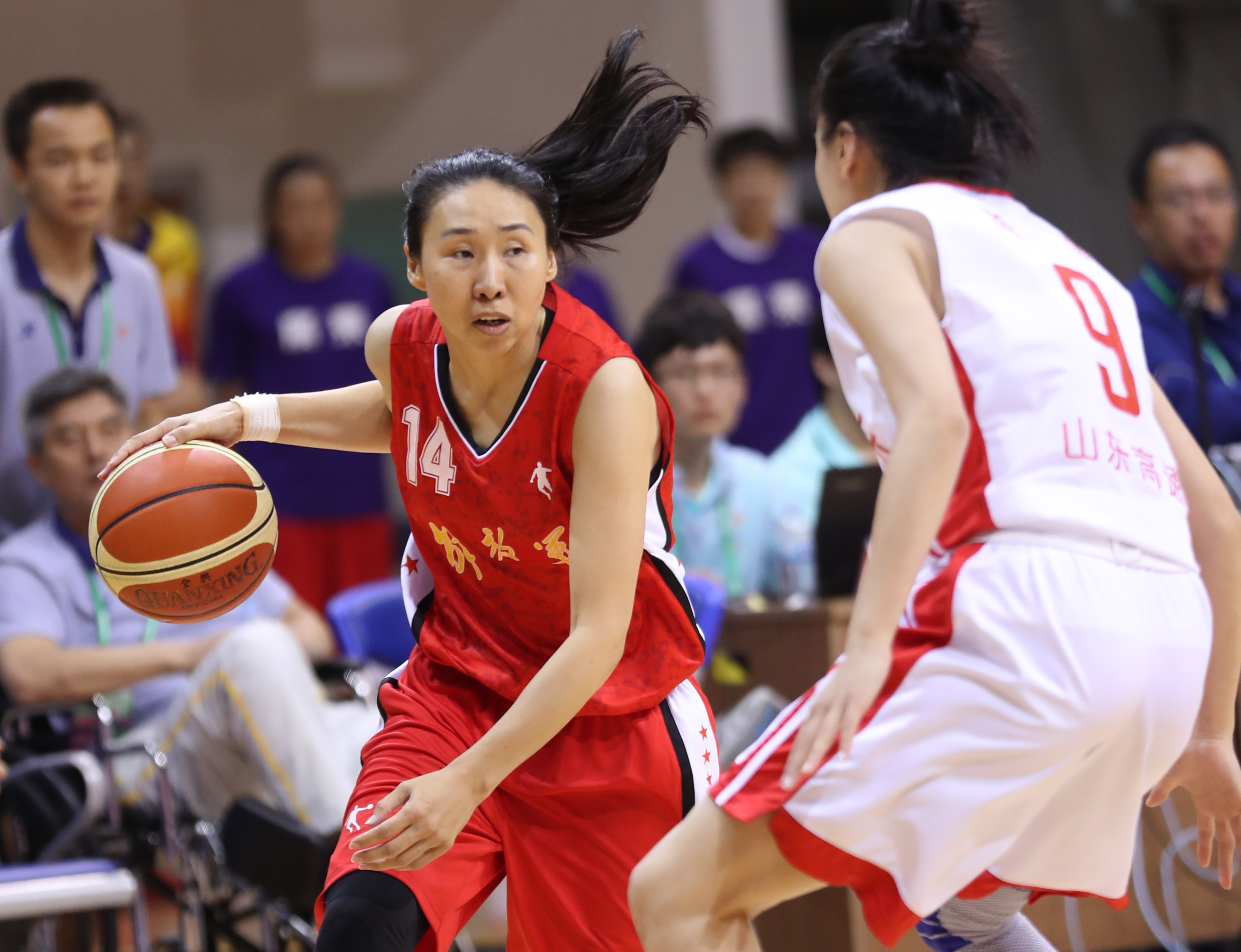 杏彩体育app-WCBA国内顶薪球员的薪资是WNBA中国球员的三倍的简单介绍