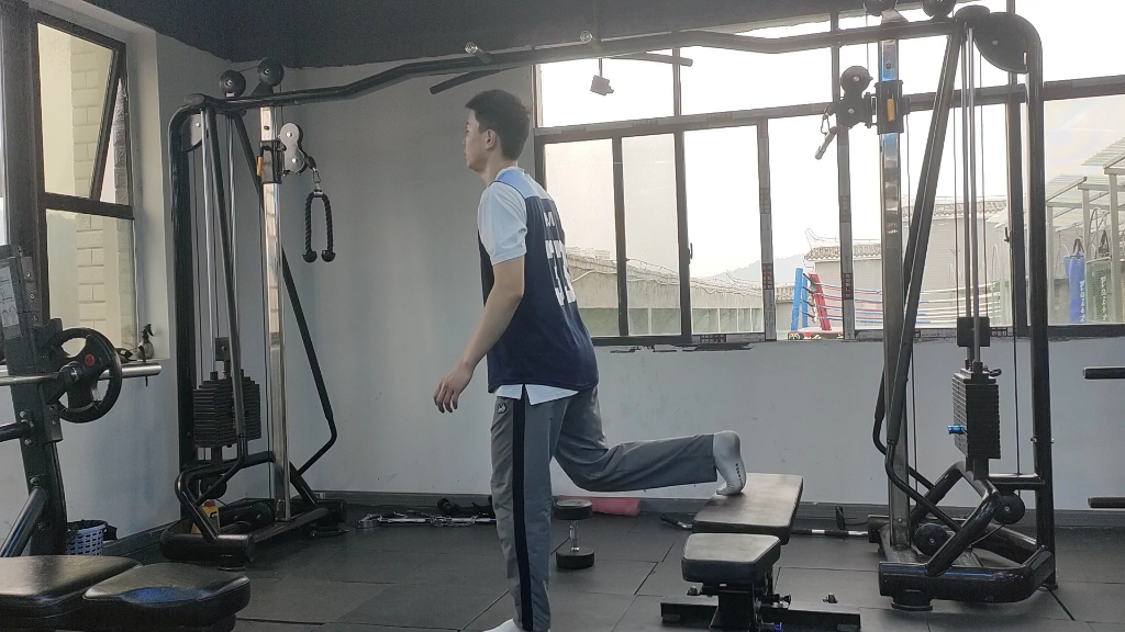 关于广东男篮更新训练日常：弹跳爆发力&上肢专项训练的信息