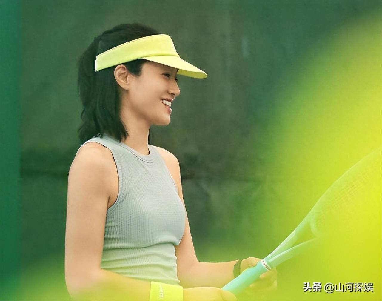 关于辽宁男篮“硬汉”娶回网球界气质女神！甜蜜求婚现场曝光的信息