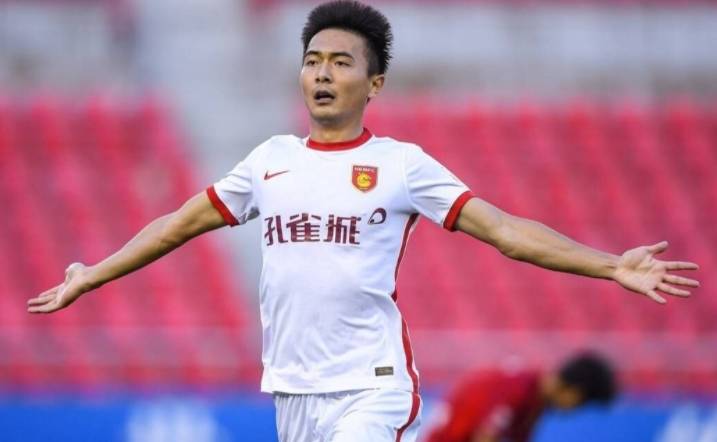 20岁后卫加盟津门虎！于根伟没接触李磊，石炎训练，张威踢中甲！两大外援续约的简单介绍