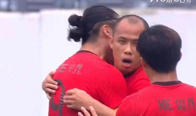 包含国足评分：张玉宁实力碾压黄政宇王钰栋获高分的词条